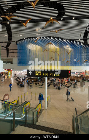 Auckland International Airport terminal Einkaufs- und Essbereich. Stockfoto