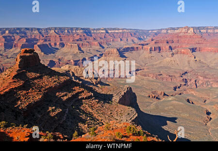 Abend Schatten von Cedar Ridge auf dem South Kaibab Trail im Grand Canyon Stockfoto