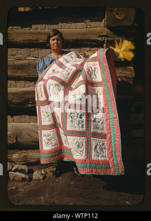 Frau Bill Stagg mit staatlichen Quilt, Pie Town, New Mexico Stockfoto