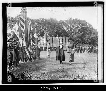 Frau Coolidge and Girl Scout review, 4/30/21. Stockfoto