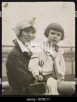 Frau Harry K. Tauwetter, Evelyn Nesbit-Thaw, & Kind Stockfoto