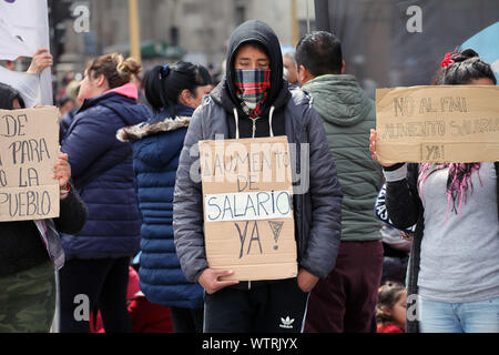 Buenos Aires, Buenos Aires, Argentinien. 11 Sep, 2019. Soziale Organisationen protestieren gegen die ökonomische Krise und die IWF-Abkommen. Credit: Claudio Santisteban/ZUMA Draht/Alamy leben Nachrichten Stockfoto