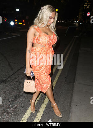 London, Großbritannien. 11 Sep, 2019. Munroe Bergdorf Teilnahme an ihrem Geburtstag Party bei Berners Taverne in London Quelle: SOPA Images Limited/Alamy leben Nachrichten Stockfoto