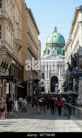 Wien, Österreich - 15 August, 2019: Blick auf die Hofburg an der Unterseite der Kohlmarkt und Stockfoto