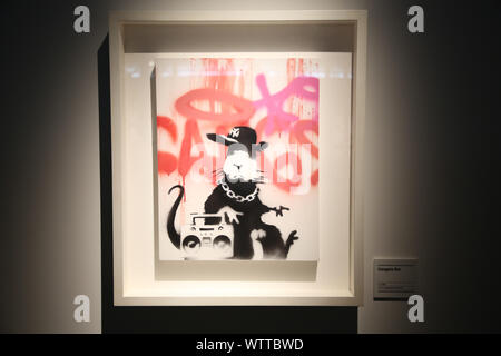 Sydney, Australien. 12. September 2019. Die Kunst von BANKSY präsentiert 80 Werke mit, wohl verbunden, die Faszinierendsten und gesprochen - über Künstler in der modernen Geschichte. Diese privat geführte Stücke von Banksys Werke, Leinwände, Siebdrucke und Skulpturen. Die KUNST DER BANKSY hat bereits internationale Aufregung erzeugt, wenn es besuchte Melbourne, Tel Aviv, Auckland, Toronto und Miami, und jetzt diese einzigartige Ausstellung kommt nach Sydney für eine begrenzte Zeit. Credit: Richard Milnes/Alamy leben Nachrichten Stockfoto