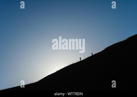 Silhouette am Uluru Stockfoto