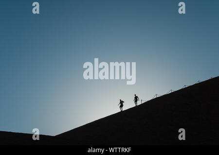 Silhouette am Uluru Stockfoto