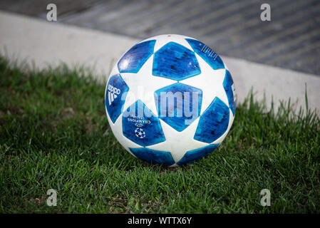 Alessandria, Italien. 11 Sep, 2019. Der offizielle Ball der Champions League in der UEFA Champions League zwischen Juventus Frauen und Barcelona Frauen im Stadio Giuseppe Moccagatta am 11. September 2019. Barcellona Frauen gewannen 2-0 über Juventus Frauen in Alessandria, Italien (Foto von Alberto Gandolfo/Pacific Press) Quelle: Pacific Press Agency/Alamy leben Nachrichten Stockfoto