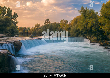 Wasserfall in Manavgat, Türkei, bei sunett Stockfoto