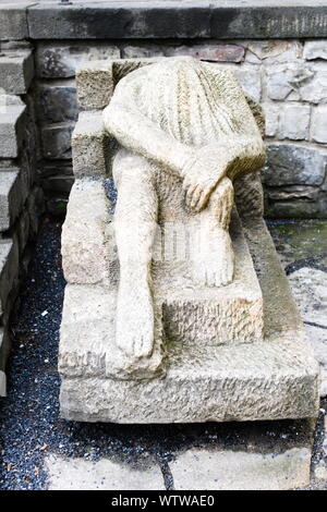 Skulptur eines Mädchens auf der Treppe der Prager Burg, Prag, Tschechische Republik Stockfoto