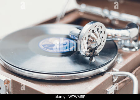 Alten retro tragbare Grammophon, makroaufnahme Nahaufnahme Stockfoto