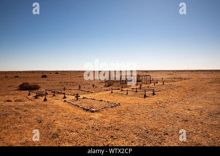 Die menschenleere Outback Stadt Farina, derzeit teilweise von einem Team von Freiwilligen wiederhergestellt wird. Bild zeigt den Friedhof Stockfoto