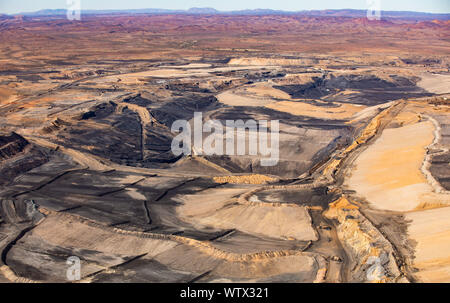 Die nun geschlossene Kohlebergwerk bei Leigh Creek, South Australia, Luftaufnahme Stockfoto