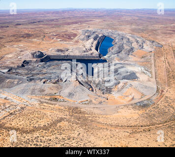 Die nun geschlossene Kohlebergwerk bei Leigh Creek, South Australia, Luftaufnahme Stockfoto