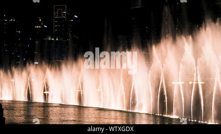 Dubai, Vereinigte Arabische Emirate - 11 November, 2018: Den spektakulären Brunnen in der Dubai Mall. Stockfoto