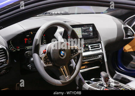 Frankfurt am Main, Deutschland. 26 Mär, 2017. Der deutsche Autohersteller BMW zeigt das BMW M8 Coupé xDrive am Wettbewerb 2019 Internationale Automobil-Ausstellung (IAA). (Foto von Michael Debets/Pacific Press) Quelle: Pacific Press Agency/Alamy leben Nachrichten Stockfoto