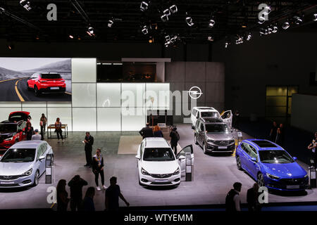 Frankfurt am Main, Deutschland. 26 Mär, 2017. Blick auf den Booten der deutschen Autobauer Opel an der 2019 Internationale Automobil-Ausstellung (IAA). (Foto von Michael Debets/Pacific Press) Quelle: Pacific Press Agency/Alamy leben Nachrichten Stockfoto