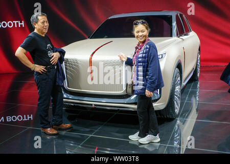 Ein chinesisches Hongqi-Konzept-Elektro-Sport-Utility-Fahrzeug E115, hergestellt von China FAW Group Corp. Auf der IAA 2019 internationale Automobil-Messe, Frankfurt am Main, Deutschland Stockfoto