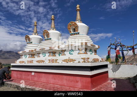 Drei Stupas im Thiksey Kloster in der Nähe von Leh, Ladakh, Stockfoto
