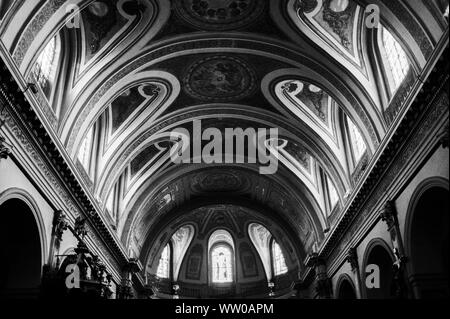 Religiöse Architektur - KIRCHE CELLING - KLASSISCHE ARCHITEKTUR - Mont de Marsan FRANKREICH - die Schwarz-Weiß-Fotografie © Frédéric BEAUMONT Stockfoto