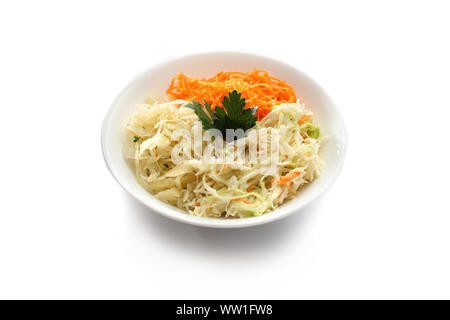 Salat. Bündel Gemüse Salat vor weißem Hintergrund Stockfoto