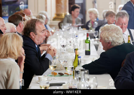 Peter Hitchens & James Hughes-Onslow in den Oldie literarische Mittagessen, 10/09/19 Stockfoto