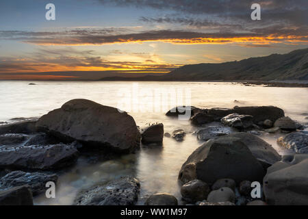 Osmington Mühlen Dorset England lange Belichtung auf den Sonnenuntergang von Osmington Mühlen, lpart von Dorset der Jurassic Coast gesehen, mit Blick auf die Weymouth Ba Stockfoto