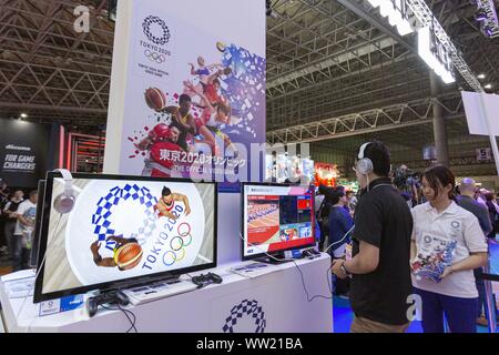 September 12, 2019, Chiba, Japan: ein Besucher Tests das offizielle Videospiel der Olympischen Spiele 2020 in Tokio während der Tokyo Game Show (TGS) 2019 in Makuhari Messe. Die Veranstaltung stellt neue Technologien wie 5G-Netzwerk und dem neuen video Spiele für Smartphones, Spielkonsolen, VR/AR-Plattformen und ESPORT. Die Veranstalter rechnen mit mehr als 250.000 Besucher die Veranstaltung, die für 4 Tage läuft bis zum 15. September teilnehmen. (Bild: © Rodrigo Reyes Marin/ZUMA Draht) Stockfoto