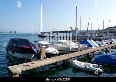 Genf, Schweiz - 29 AUGUST 2019. Genf Marina am Ufer des Genfer See, Schweiz. Stockfoto