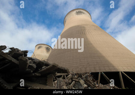 Ferrybridge C Power Station in West Yorkshire, vor der Anlage Kühltürme im Oktober abgerissen sind. Stockfoto