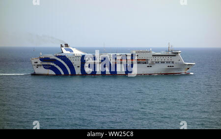 Die italienische GNV (Grandi Navi Veloci) "Exzellent" Fähre Segeln aus Barcelona, Spanien, EU. Stockfoto