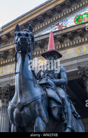 Neoklassische Galerie für Moderne Kunst, GoMA, Royal Exchange Square, Glasgow, Schottland, Großbritannien, Herzog von Wellington sporting ein Leitkegel, Stockfoto