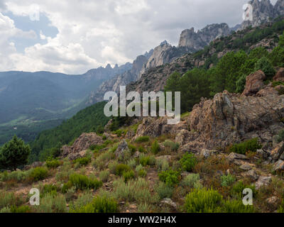 Berglandschaft in der Aiguilles de Bavella (Korsika - Frankreich) Stockfoto