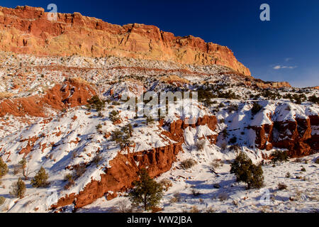 Receding winter schnee in der Waterpocket Fold, Capitol Reef National Park, Utah, USA Stockfoto