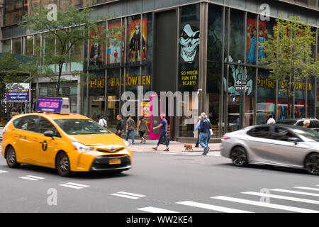 Geist Halloween hat eine Spezialität der Pop-Up-Store auf der Fifth Avenue in New York City, USA Stockfoto