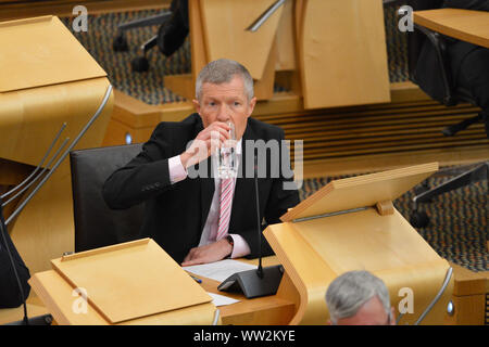 Edinburgh, Großbritannien. 12 Sep, 2019. Im Bild: Willie Rennie MSP-Führer der schottischen Liberaldemokratischen Partei. Wöchentliche Sitzung des Ersten Minister Fragen als das schottische Parlament versucht, einen Weg durch den Fallout der neuesten Brexit Verwirrung zu lenken und Schottland von aus der EU zu verhindern. Credit: Colin Fisher/Alamy leben Nachrichten Stockfoto