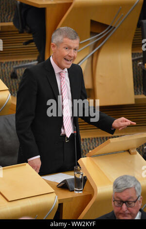 Edinburgh, Großbritannien. 12 Sep, 2019. Im Bild: Willie Rennie MSP-Führer der schottischen Liberaldemokratischen Partei. Wöchentliche Sitzung des Ersten Minister Fragen als das schottische Parlament versucht, einen Weg durch den Fallout der neuesten Brexit Verwirrung zu lenken und Schottland von aus der EU zu verhindern. Credit: Colin Fisher/Alamy leben Nachrichten Stockfoto