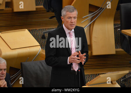 Edinburgh, Großbritannien. 12 Sep, 2019. Im Bild: Willie Rennie MSP-Führer der schottischen Liberaldemokratischen Partei. Wöchentliche Sitzung des Ersten Minister Fragen als das schottische Parlament versucht, einen Weg durch den Fallout der neuesten Brexit Verwirrung zu lenken und Schottland von aus der EU zu verhindern. Credit: Colin Fisher/Alamy leben Nachrichten Stockfoto