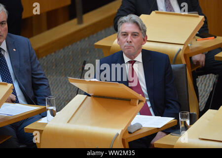 Edinburgh, Großbritannien. 12 Sep, 2019. Bild: Richard Leonard MSP-Führer der Scottish Labour Party. Wöchentliche Sitzung des Ersten Minister Fragen als das schottische Parlament versucht, einen Weg durch den Fallout der neuesten Brexit Verwirrung zu lenken und Schottland von aus der EU zu verhindern. Credit: Colin Fisher/Alamy leben Nachrichten Stockfoto