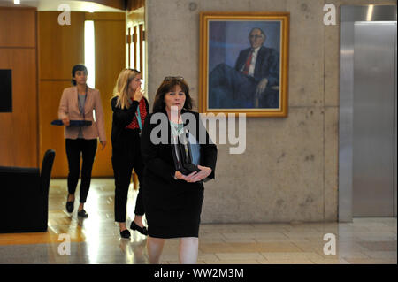 Edinburgh, Großbritannien. 12 Sep, 2019. Im Bild: Jeane Freeman MSP-Gesundheitsminister. Erste Sitzung des Ersten Minister Fragen als das schottische Parlament versucht, einen Weg durch den Fallout der neuesten Brexit Verwirrung zu lenken und Schottland von aus der EU zu verhindern. Credit: Colin Fisher/Alamy leben Nachrichten Stockfoto