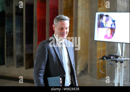 Edinburgh, Großbritannien. 12 Sep, 2019. Im Bild: Derek Mackay MSP-Finanzminister. Wöchentliche Sitzung des Ersten Minister Fragen als das schottische Parlament versucht, einen Weg durch den Fallout der neuesten Brexit Verwirrung zu lenken und Schottland von aus der EU zu verhindern. Credit: Colin Fisher/Alamy leben Nachrichten Stockfoto