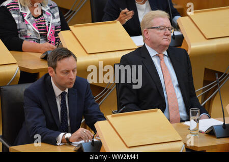 Edinburgh, Großbritannien. 12 Sep, 2019. Im Bild: Jackson Carlaw MSP-Führer der Schottischen Konservativen und Unionist Party. Erste Sitzung des Ersten Minister Fragen als das schottische Parlament versucht, einen Weg durch den Fallout der neuesten Brexit Verwirrung zu lenken und Schottland von aus der EU zu verhindern. Credit: Colin Fisher/Alamy leben Nachrichten Stockfoto