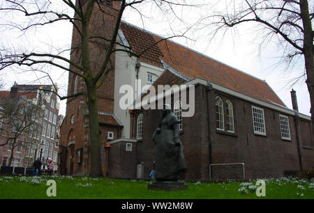 Das Viertel der Beginen von amstedam. Beginenhof in der geheime Garten der Beginen in Amsterdam an einem bewölkten Tag im Winter Stockfoto