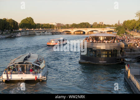 Paris, Frankreich, 30.August 2019: Paris Seine Bootsfahrt Stockfoto