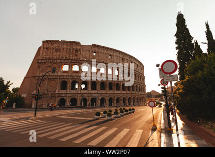Blick auf die Altstadt Kolosseum bei Sonnenuntergang Stockfoto