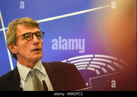 Brüssel, Belgien. 12 Sep, 2019. Der Präsident des Europäischen Parlaments, David Sassoli Adressen eine Pressekonferenz zur Brexit und anderen Thema Fragen in Brüssel, Belgien, Sept. 12, 2019. Credit: Riccardo Pareggiani/Xinhua Stockfoto