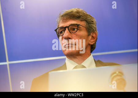 Brüssel, Belgien. 12 Sep, 2019. Der Präsident des Europäischen Parlaments, David Sassoli Adressen eine Pressekonferenz zur Brexit und anderen Thema Fragen in Brüssel, Belgien, Sept. 12, 2019. Credit: Riccardo Pareggiani/Xinhua Stockfoto