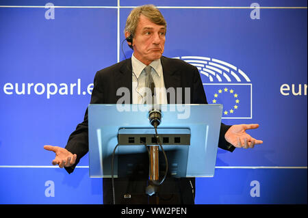 Brüssel, Belgien. 12 Sep, 2019. Der Präsident des Europäischen Parlaments, David Sassoli Adressen eine Pressekonferenz zur Brexit und anderen Thema Fragen in Brüssel, Belgien, Sept. 12, 2019. Credit: Riccardo Pareggiani/Xinhua Stockfoto