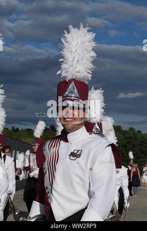 Universität von Massachusetts Band spielen zu Hause Spiel in Amherst, MA Stockfoto