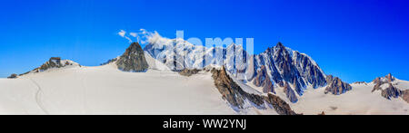 Panoramablick auf das Mont Blanc Massiv, wie vom Glacier du Géant gesehen Stockfoto